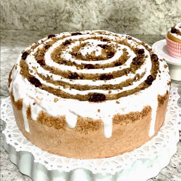 Faux Cinnamon Roll Display Cake - Picture 1 of 2